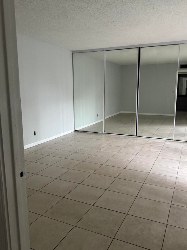 Building Photo - 265 Lake Arbor Dr