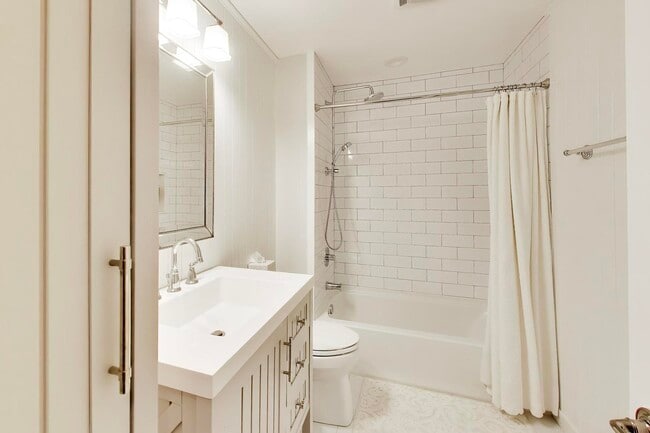 Building Photo - 1865 N Dayton St