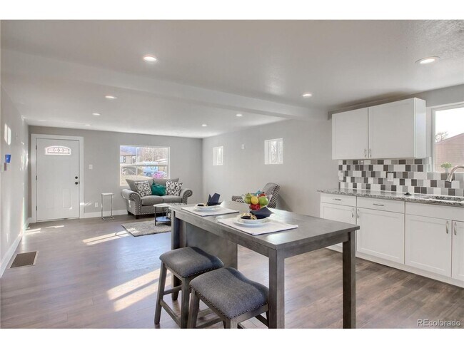 Building Photo - BEAUTIFUL 3bd/2ba Home in Denver, CO! Avai...