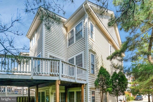Building Photo - 9662 Potters Hill Cir