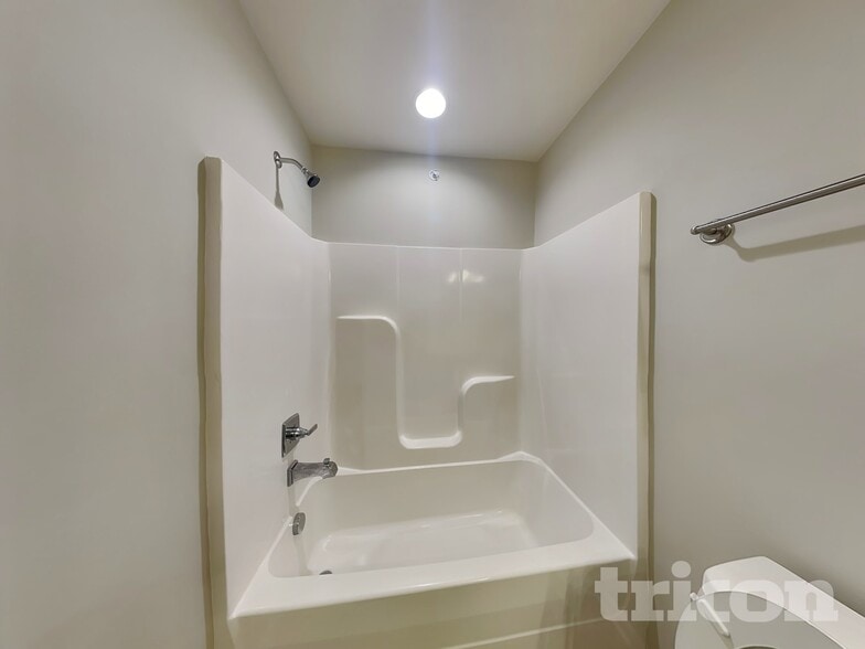 Building Photo - 302 Woodfern Ct