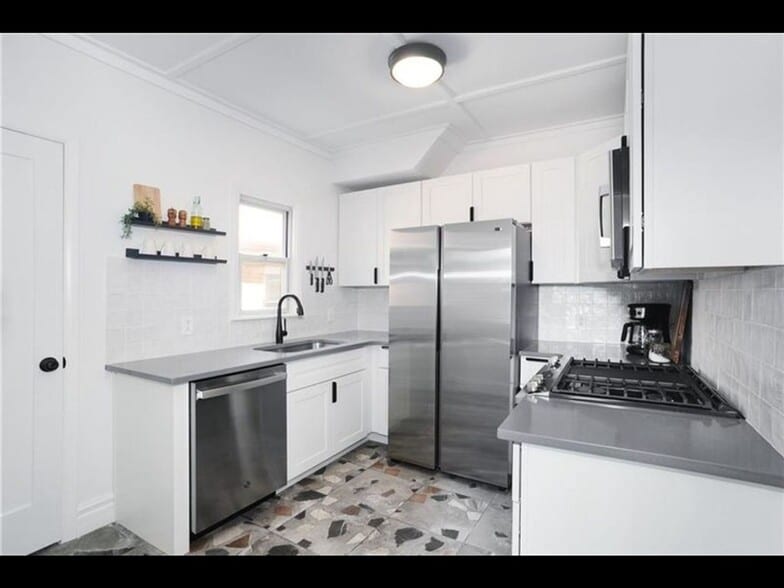 Building Photo - 1124 Bellaire Ave