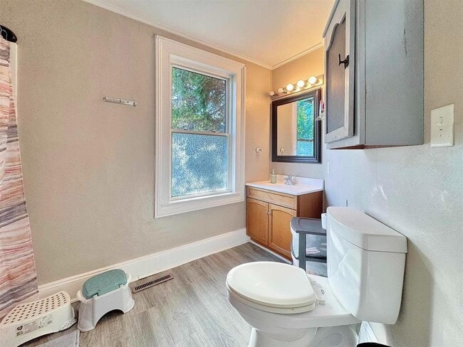 Building Photo - 1612 Mary St