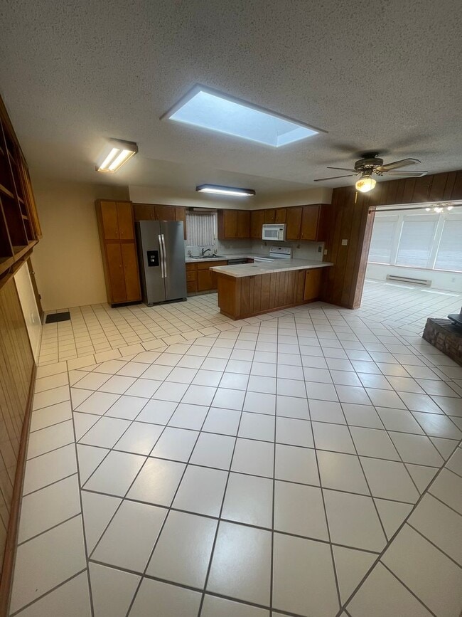 Building Photo - Charming 4 Bedroom/2 Bathroom House Near NMSU