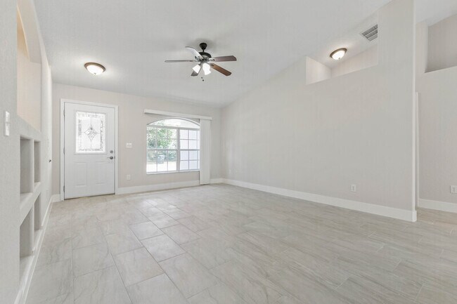 Building Photo - 884 Winchester St