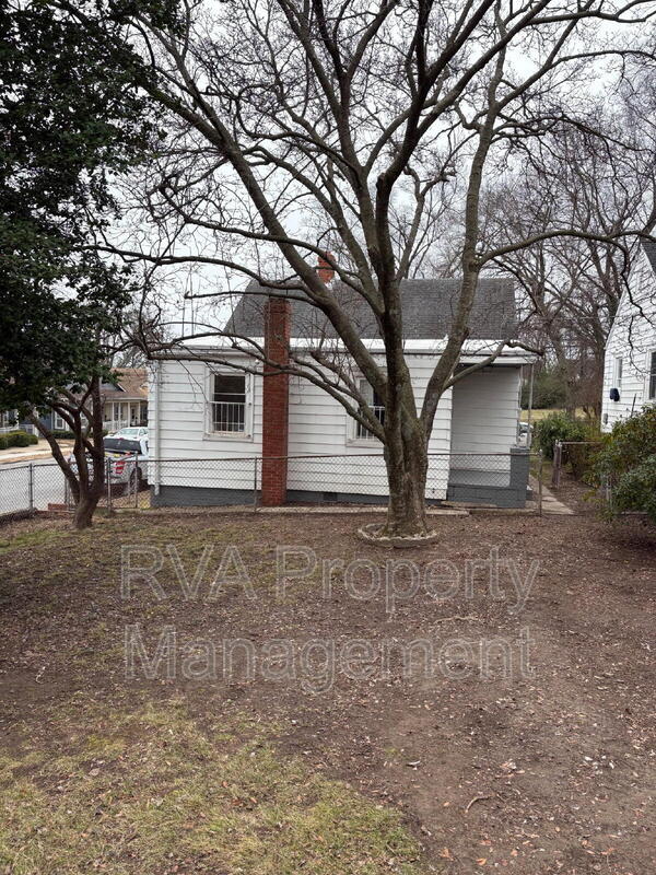 Building Photo - 1601 Albany Ave