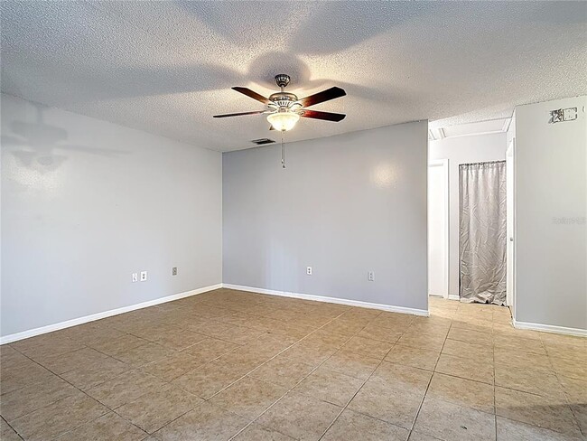 Building Photo - 571 Hunter Cir