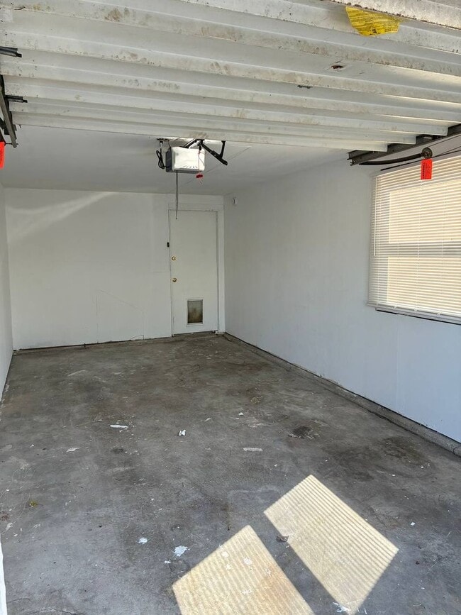 Building Photo - 20115 Ash Ln