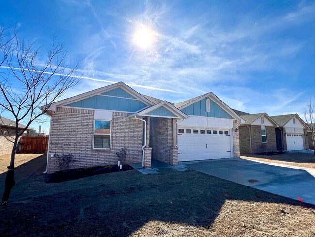 Building Photo - 4 Bedroom 2 Bathroom 2 Car Garage Home in Oakdale School District