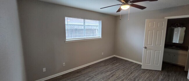 Building Photo - 11122 Thackery Ln