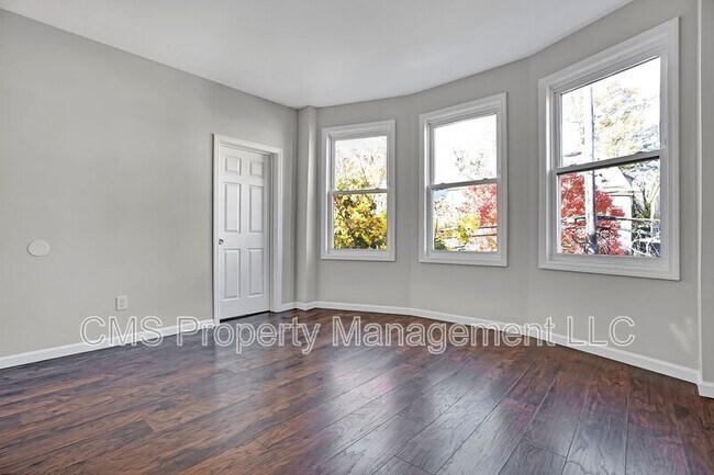 Building Photo - 142-144 Seymour Ave