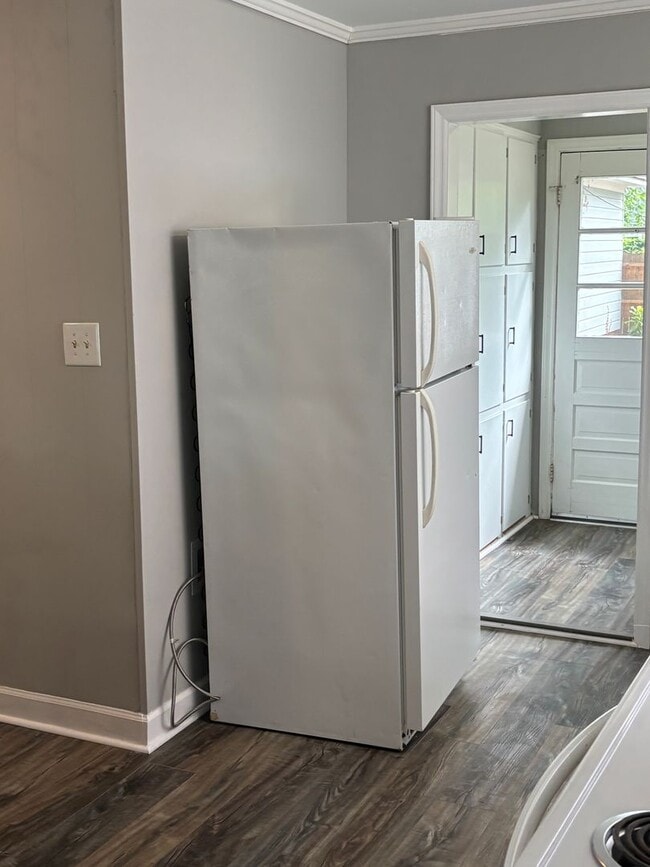 Building Photo - Cozy 2 Bedroom and 2 Baths