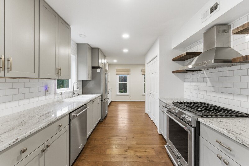 Primary Photo - 210 73rd St