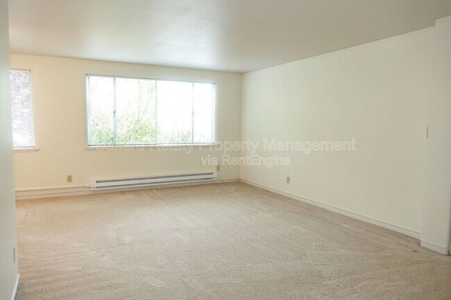 Building Photo - 4804 Terrace Dr NE