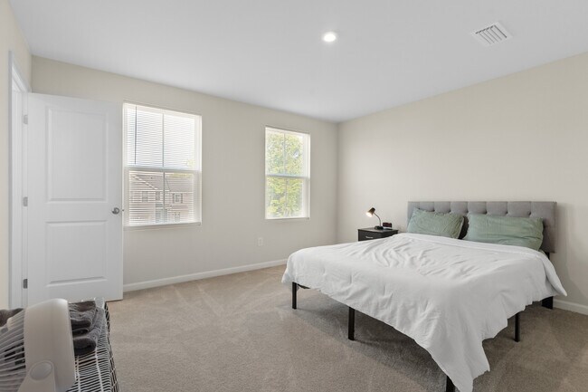 Building Photo - 178 Robinia Rd