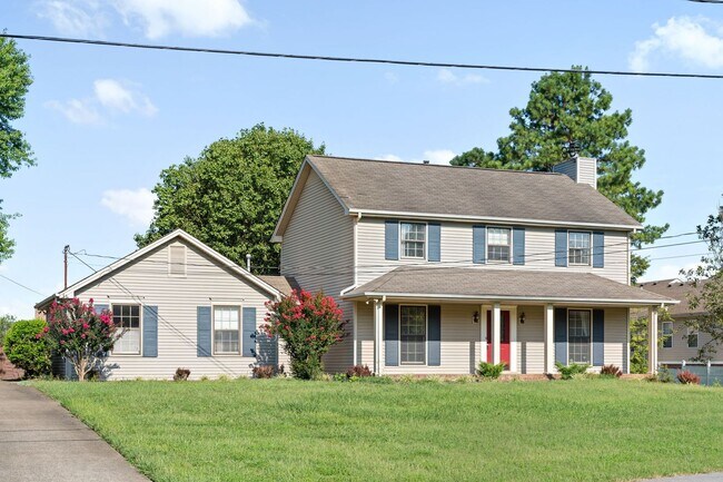 Building Photo - Pet Friendly Three Bedroom in Sango!