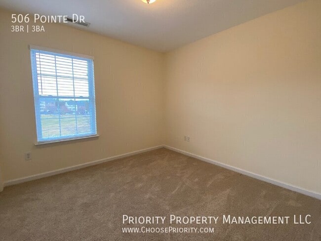 Building Photo - 506 Pointe Dr