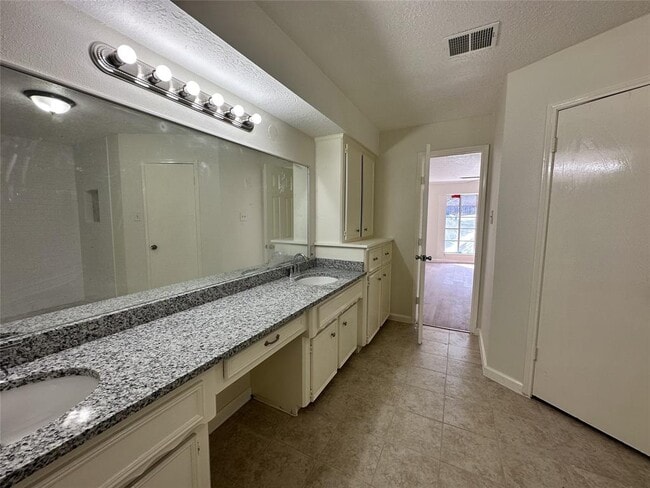 Building Photo - 7703 Braesridge Ct