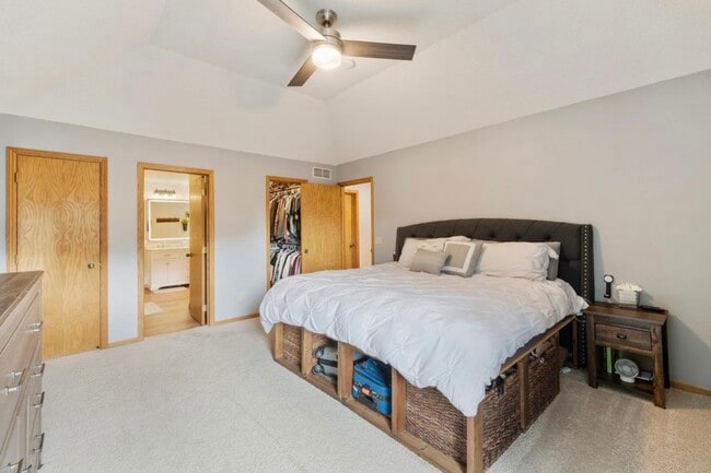 Building Photo - 1389 Camelback Dr