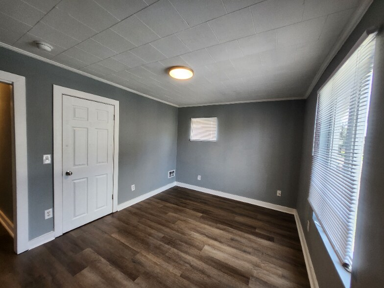 Building Photo - 478 S Richardson Ave