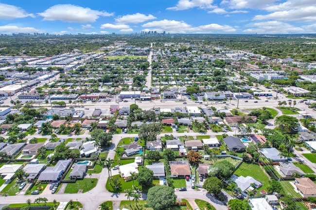 Building Photo - 261 NE 45th St