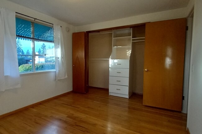 Building Photo - 11532 4th Ave NW