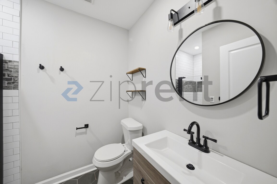 Building Photo - Unit