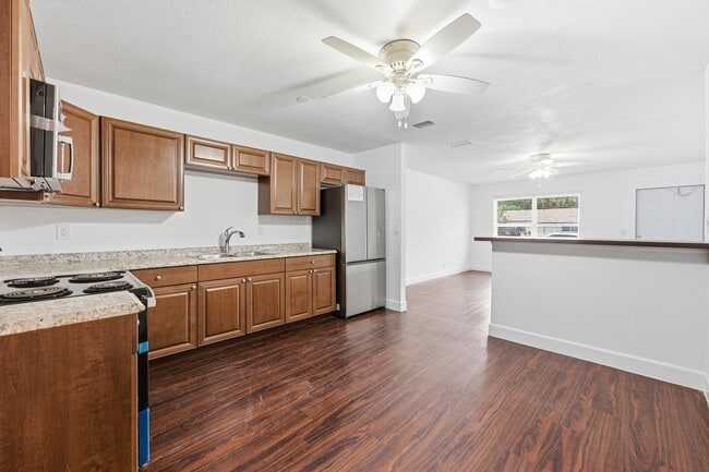 Building Photo - 3847 Roan Ct E