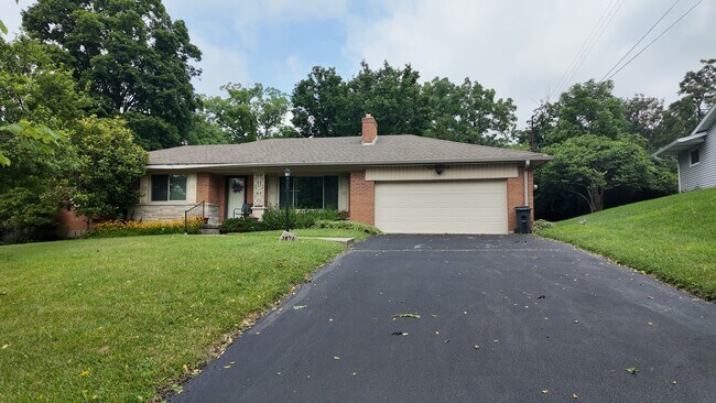 Building Photo - Charming 3-Bed Madeira Schools Home