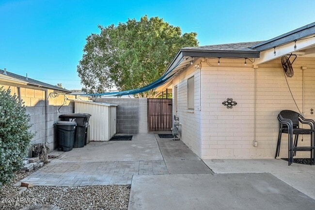 Building Photo - 6816 E Coronado Rd