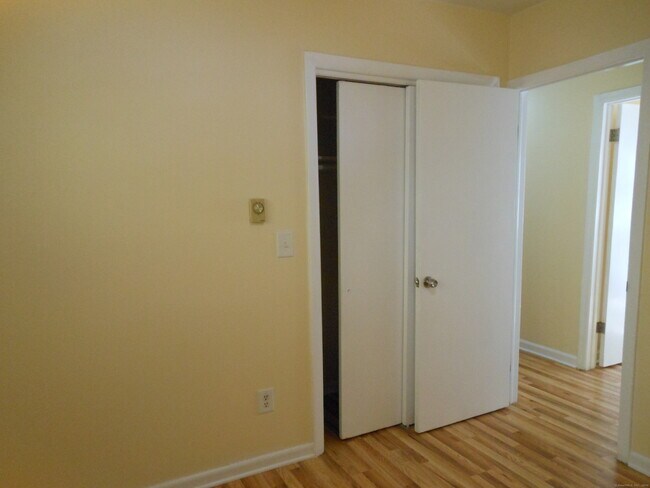 Building Photo - 646 Howe Ave