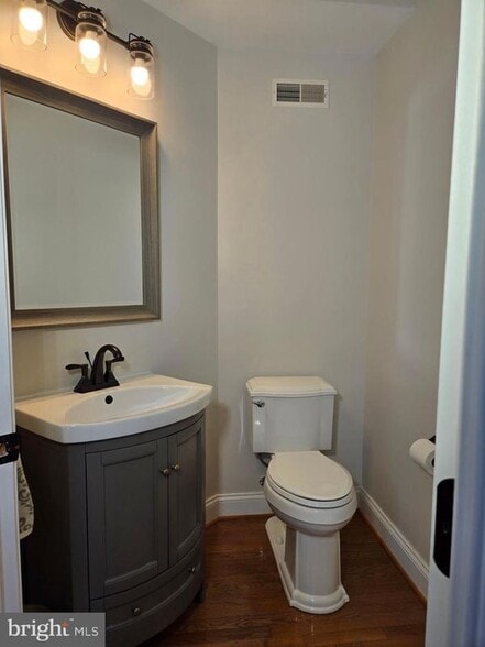 Building Photo - 5064 Cameo Terrace