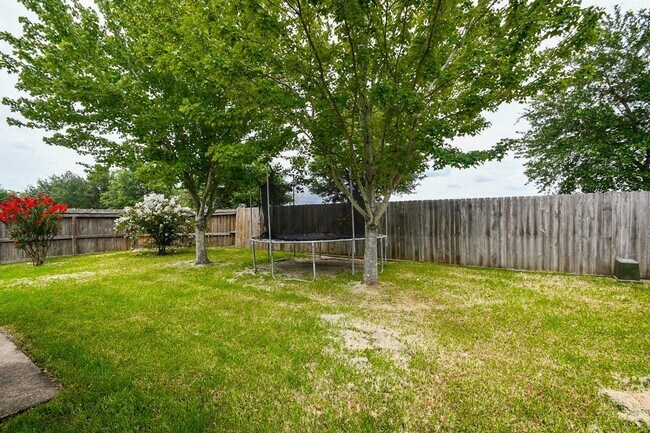 Building Photo - 6706 Nicecrest Dr