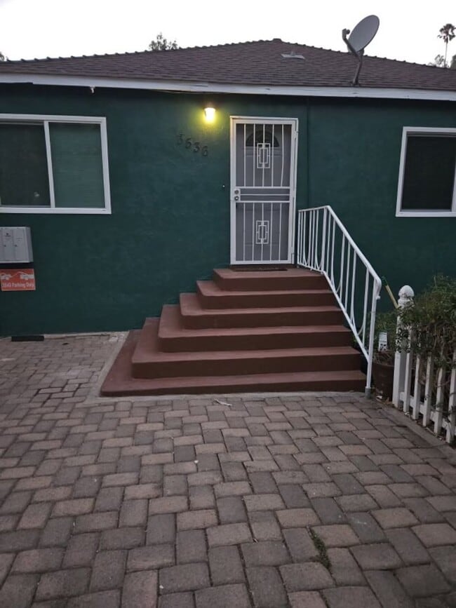 Primary Photo - Spacious 2 bedroom