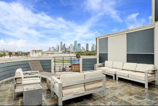 Building Photo - 1011 Studemont St