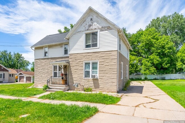 Building Photo - 1111 Oviatt St