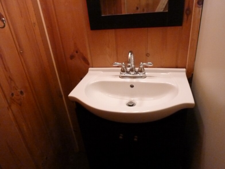 Building Photo - 825 E 35th Ave