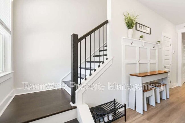 Building Photo - 7722 Park Gate Dr