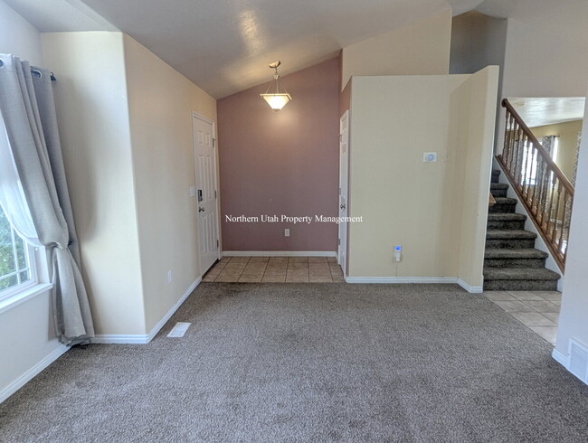 Building Photo - 4-Bed, 3.5 Bath Home with Scenic Views in South Ogden