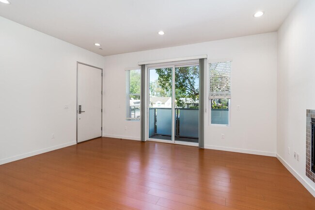 Unit 2 Living/Balcony - 14212 Riverside Dr