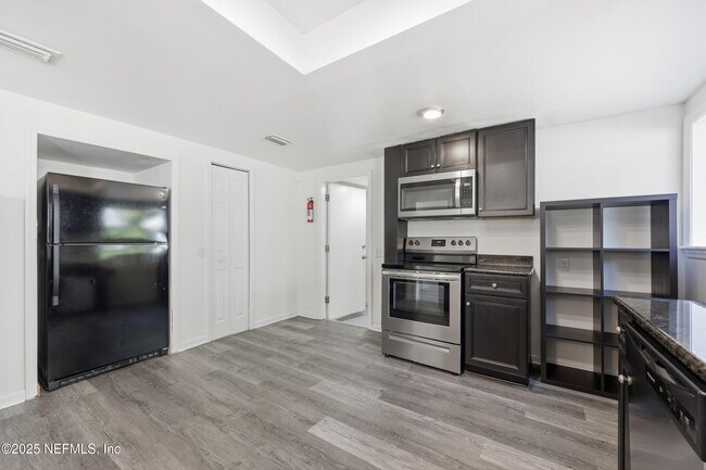 Building Photo - 2755 Green St