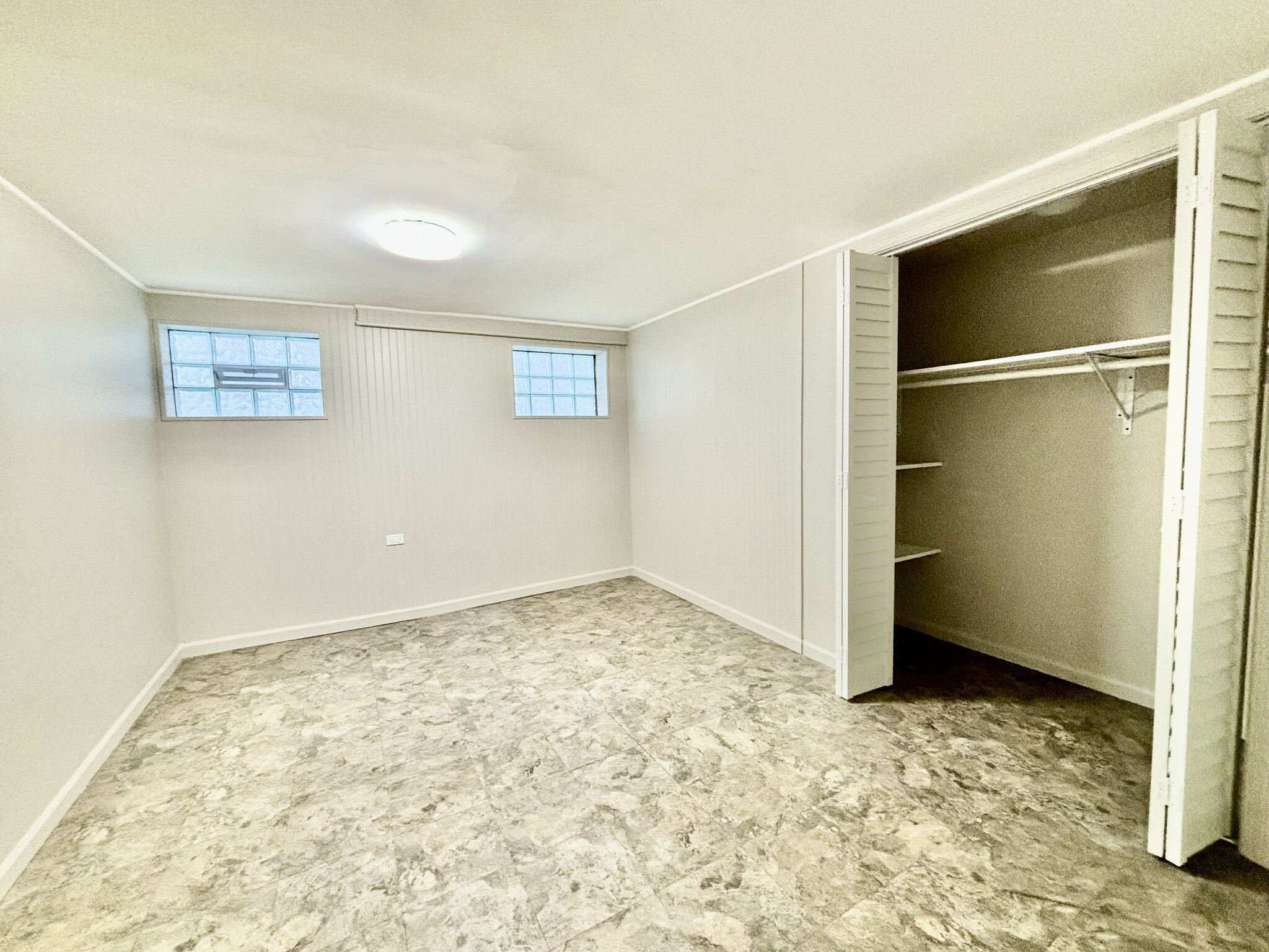 Bedroom 1 - 2642 W Farragut Ave