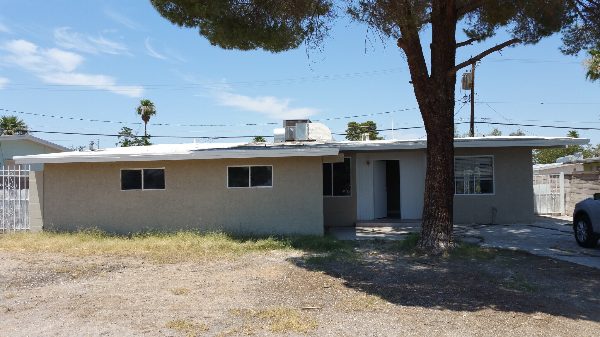 Building Photo - 2325 Hassett Ave