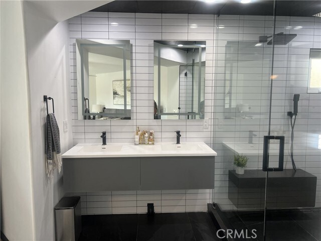 Building Photo - 610 9th St