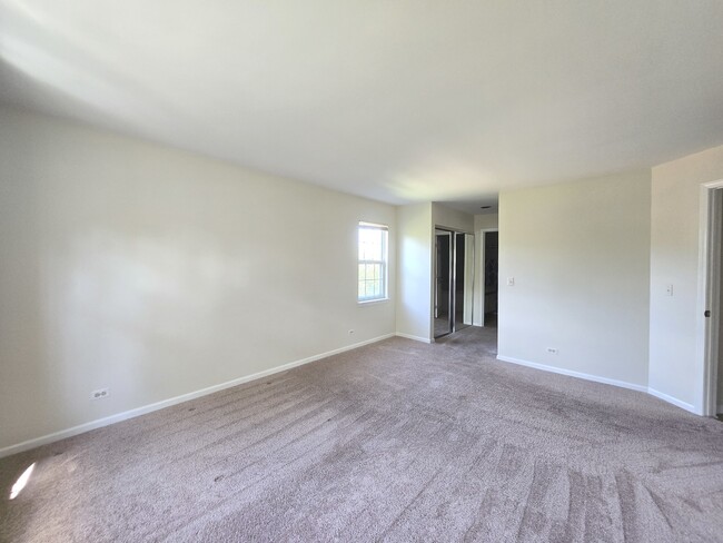 Building Photo - 5S455 Scots Dr