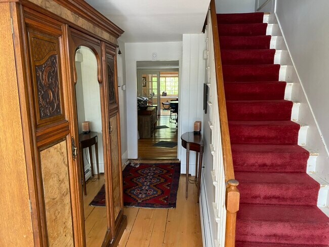 Building Photo - 60 Highland St