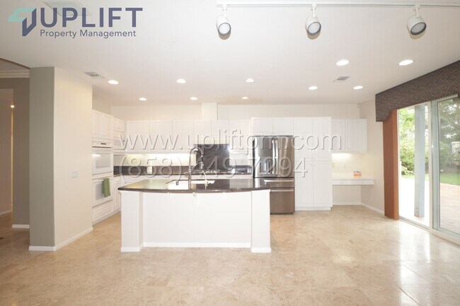 Building Photo - 4 bed 2.5 Bath On A Cula-De-Sac