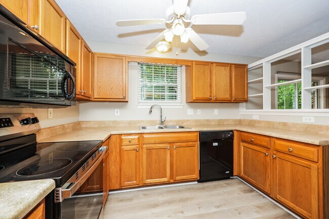 Building Photo - 607 Doral Pointe