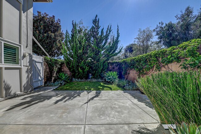 Building Photo - Updated, 3 bedroom 2.5 bath townhouse located in the Newport Riviera Community