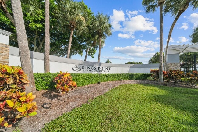 Building Photo - 716 Flanders S